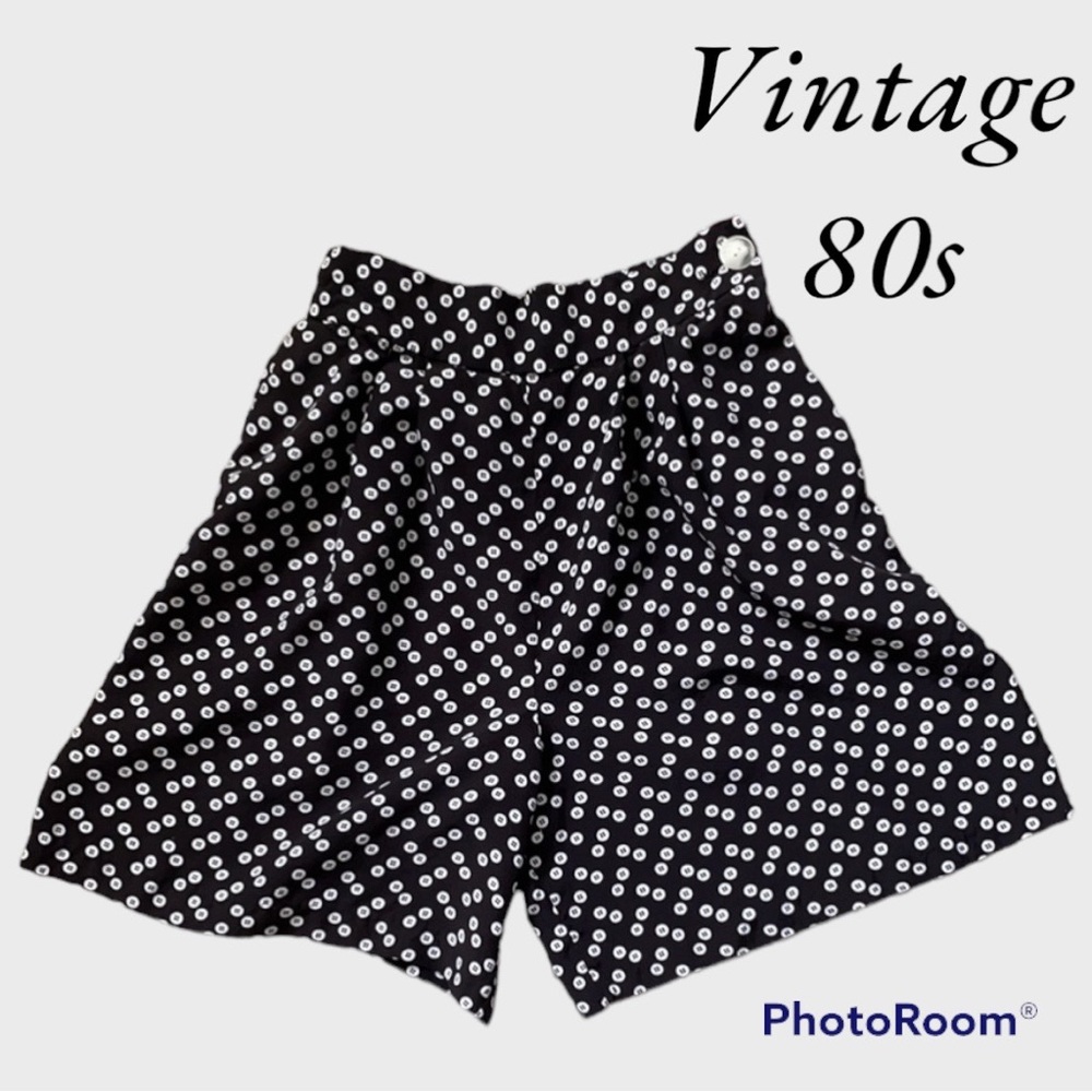 Vintage button pattern black and white shorts